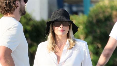 margot robbie pokies|Margot Robbie’s Maternity Style Is Both Comfy and Classic.